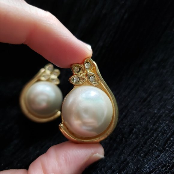 VTG Faux Pearl Clip on Earrings with Jewel Detail - Picture 9 of 11